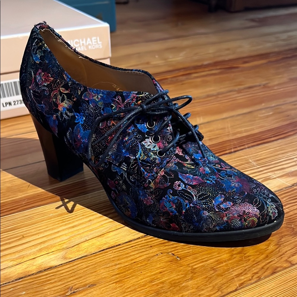 Laura Vita Vintage Lace-Up Heels
